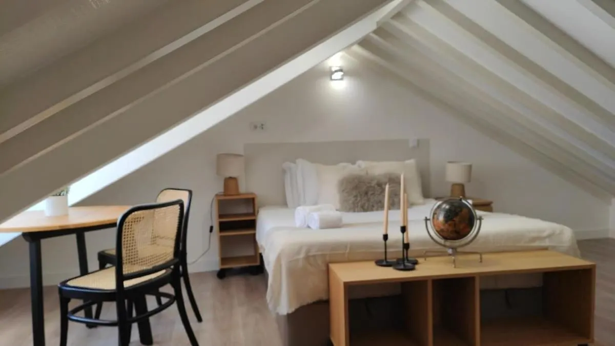 Chiado Modern Attic Duplex 2-Bedroom Apartment Lisboa