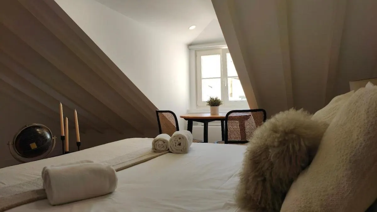 Chiado Modern Attic Duplex 2-Bedroom Apartment Lisboa