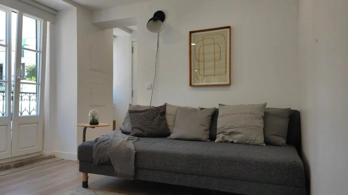 Chiado Modern Attic Duplex 2-Bedroom Apartment Lisboa