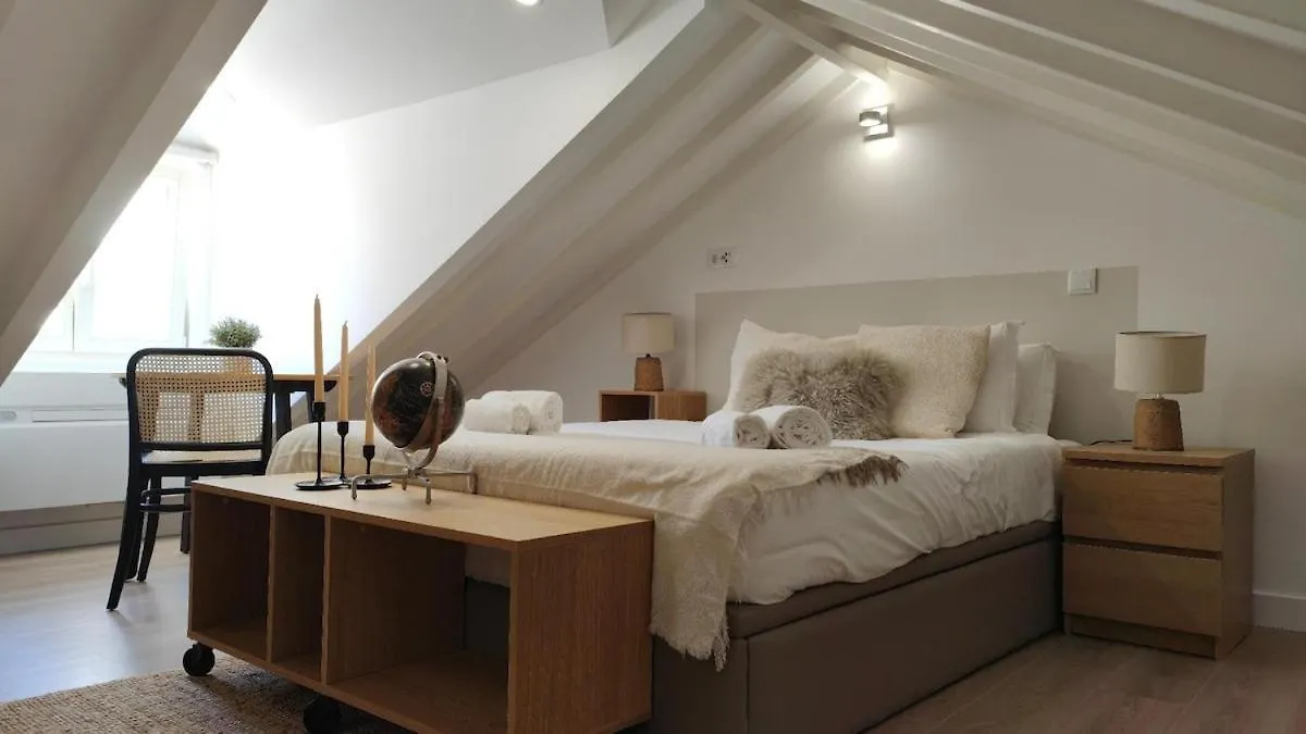 Chiado Modern Attic Duplex 2-Bedroom Apartment Lisboa