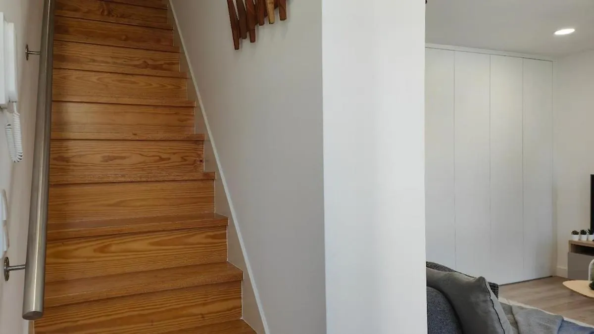 Chiado Modern Attic Duplex 2-Bedroom Apartment Lisboa