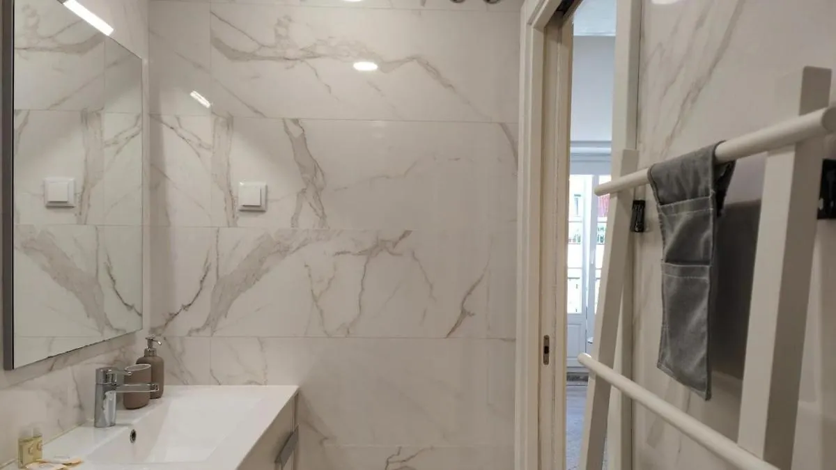 Chiado Modern Attic Duplex 2-Bedroom Apartment Lisboa